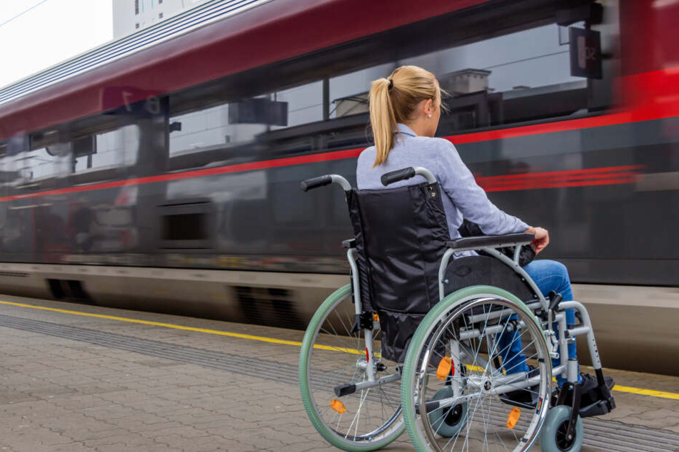 Die Rollstuhlfahrerin konnte den Täter mit einer Ohrfeige in die Flucht schlagen.