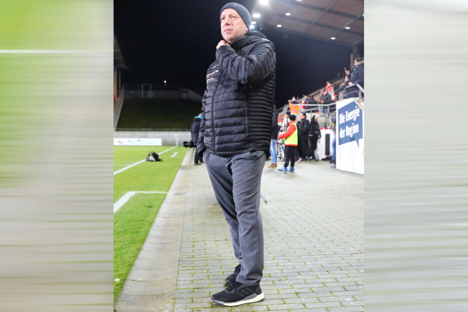 Dynamo-Coach Markus Kauczinski hebt nicht ab, steht mit beiden Beinen fest auf der Erde. Er weiß: Das 1:0 gegen den KSC darf nur der Anfang sein.