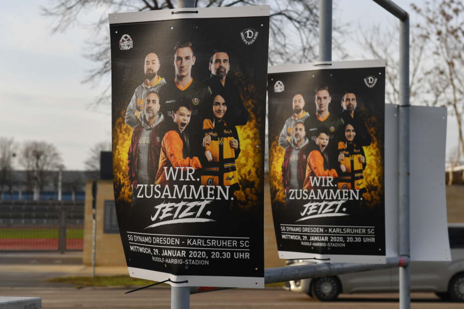 Die Plakate in der Stadt zeigen es an: "Wir. Zusammen. Jetzt." So lautet das Motto bei Dynamo.