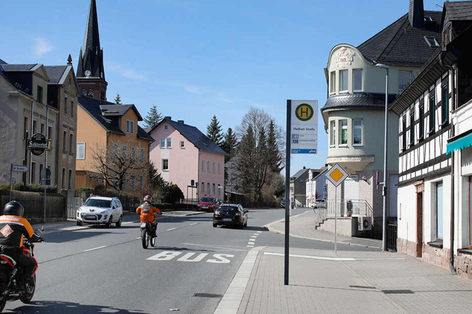 Der Angriff ereignete sich in der Chemnitzer Straße in Grüna. Den genauen Tatort gab die Polizei nicht bekannt.