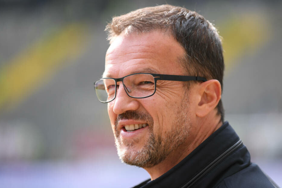 Fredi Bobic hat allen Grund zur guten Laune: Die Gruppen-Phase lässt bei Eintracht auch die Kasse klingeln.
