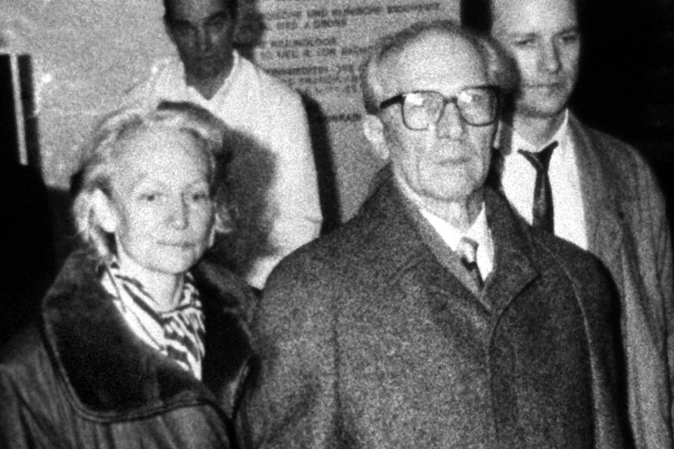 In geheime Isolierungslager wollte die Stasi Tausende Oppositionelle am Tag X stecken. Im Bild: Margot und Erich Honecker.