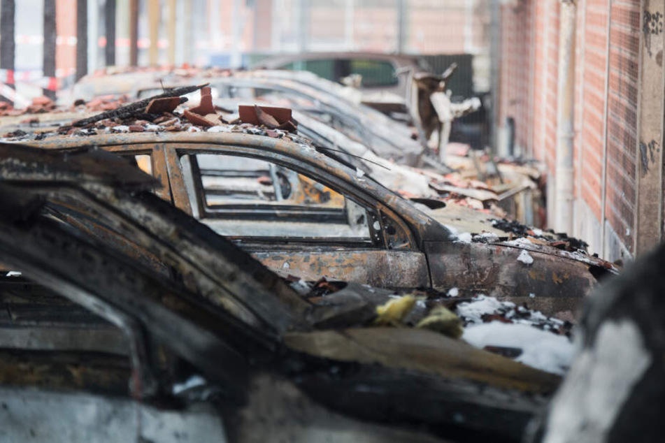Gleich neun Autos wurden beschädigt (Symbolfoto).
