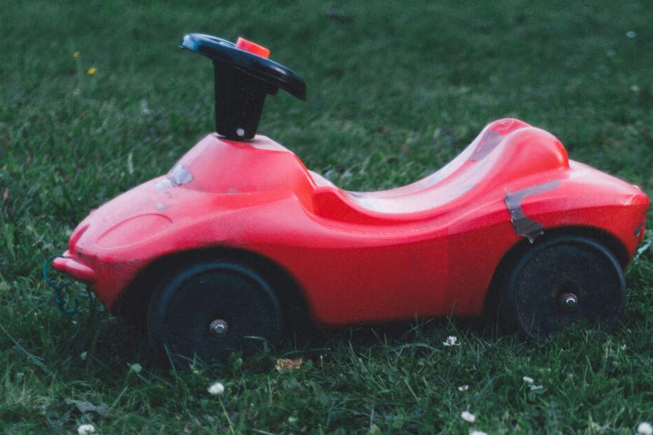 Ein Bobbycar parkte falsch. (Symbolbild)
