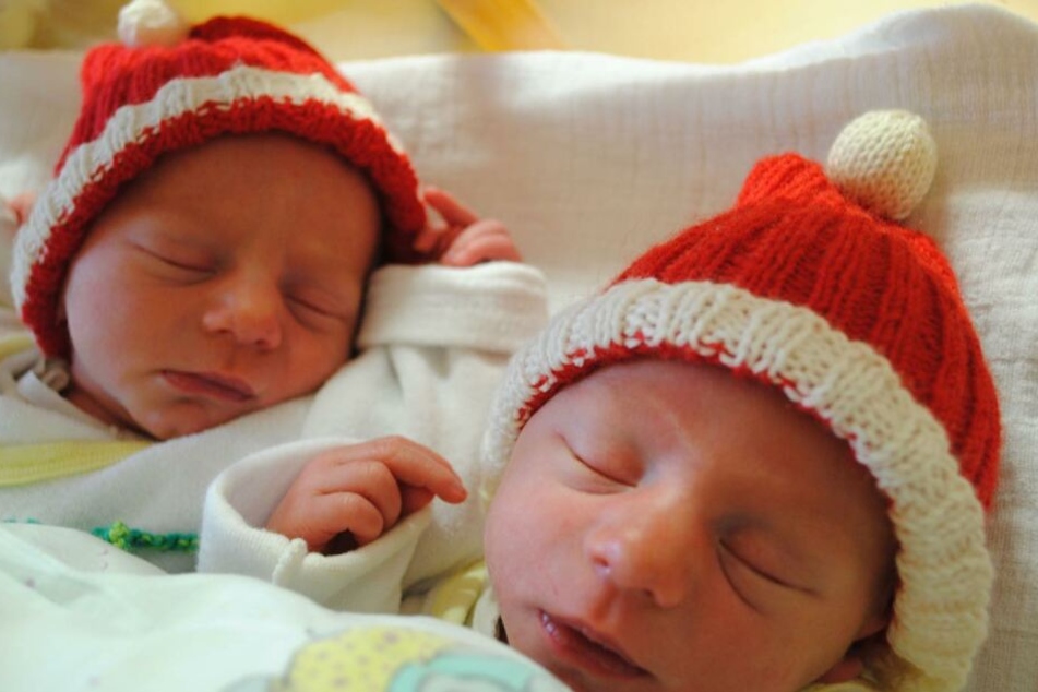 Die Zwillinge Noel und Leon sind rund 60 Minuten von einander getrennt geboren worden, dennoch liegt nun ein ganzes Jahrzehnt zwischen ihnen.