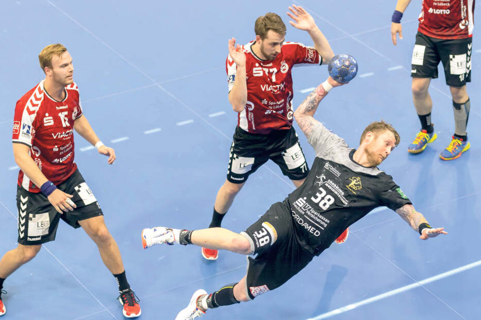 Henning Quade beim Heimspiel am 1. Juni 2019 beim erfolgreichen Torwurf. Dresden gewann mit 32:28.