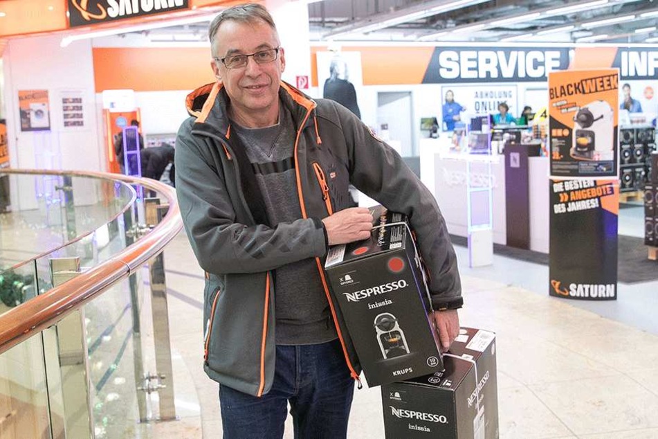 Jörg Adam (57) nahm gleich zwei Kaffeemaschinen mit.