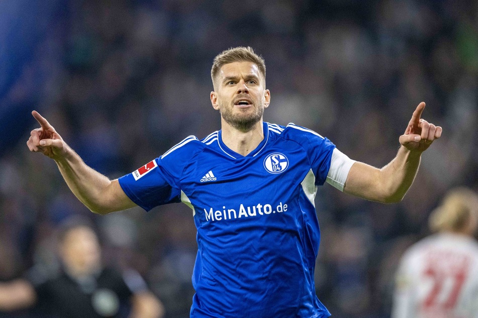 Zweitliga-Rekordtorschütze Simon Terodde (35) will Schalke wieder zum Aufstieg schießen - das gelang ihm im Trikot des HSV trotz 24 Toren nicht.