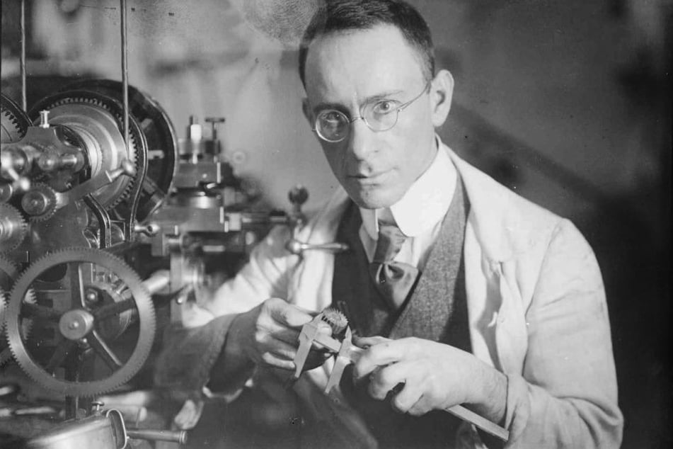 1921 wurde Emanuel Goldberg als Dozent an das Wissenschaftlich-Photographische Institut der TH Dresden berufen.