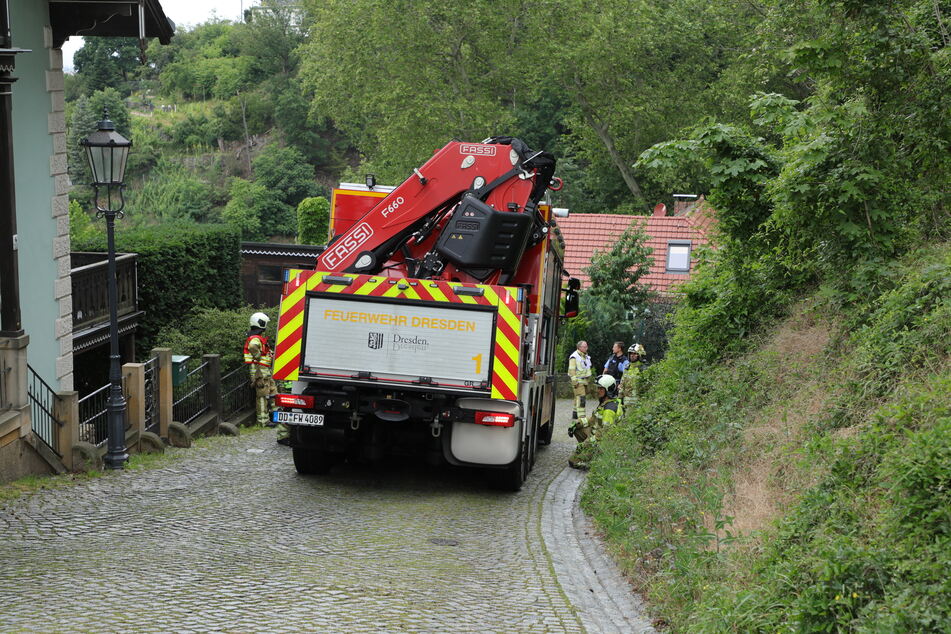 Die schweren Fahrzeuge der Feuerwehr hatten weniger Probleme damit, auf der kurvigen Landstraße voran zu kommen.