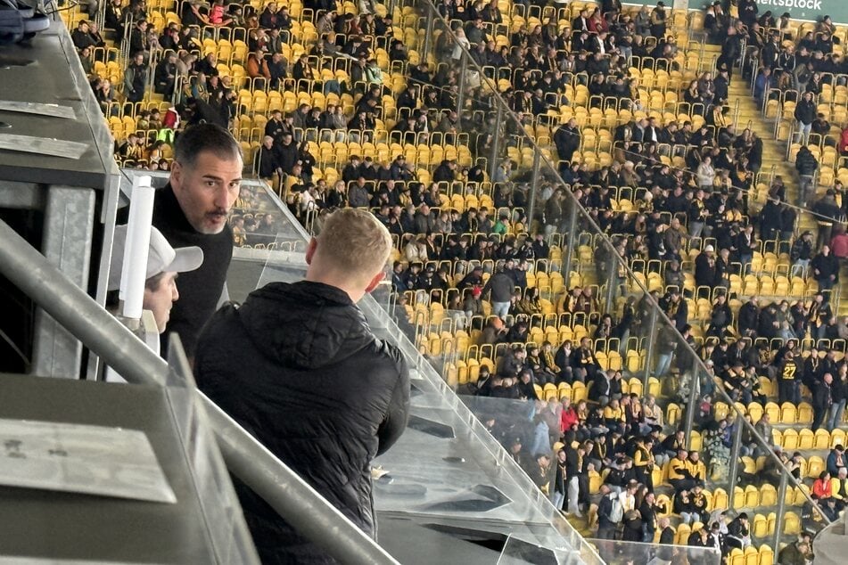 "Fielo" verfolgt die Partie von der Pressetribüne aus.