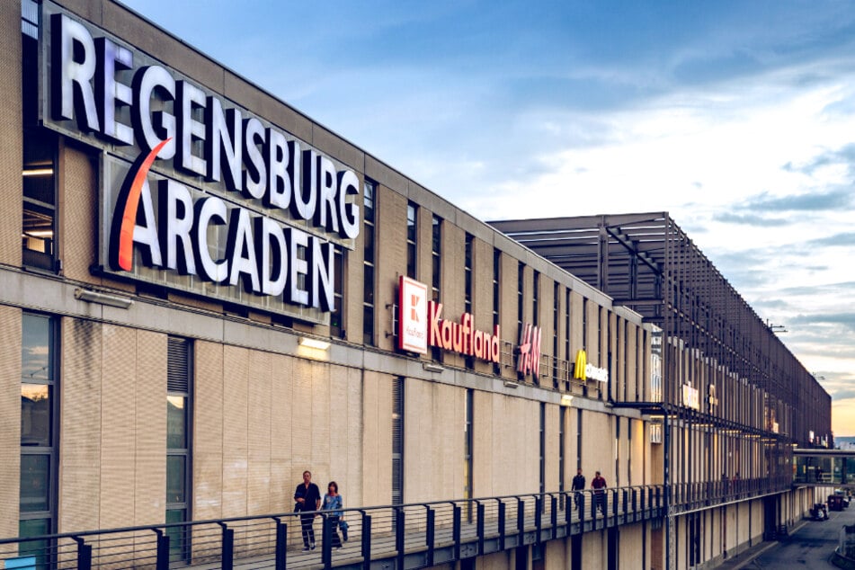 Regensburg Arcaden an der Friedenstraße.
