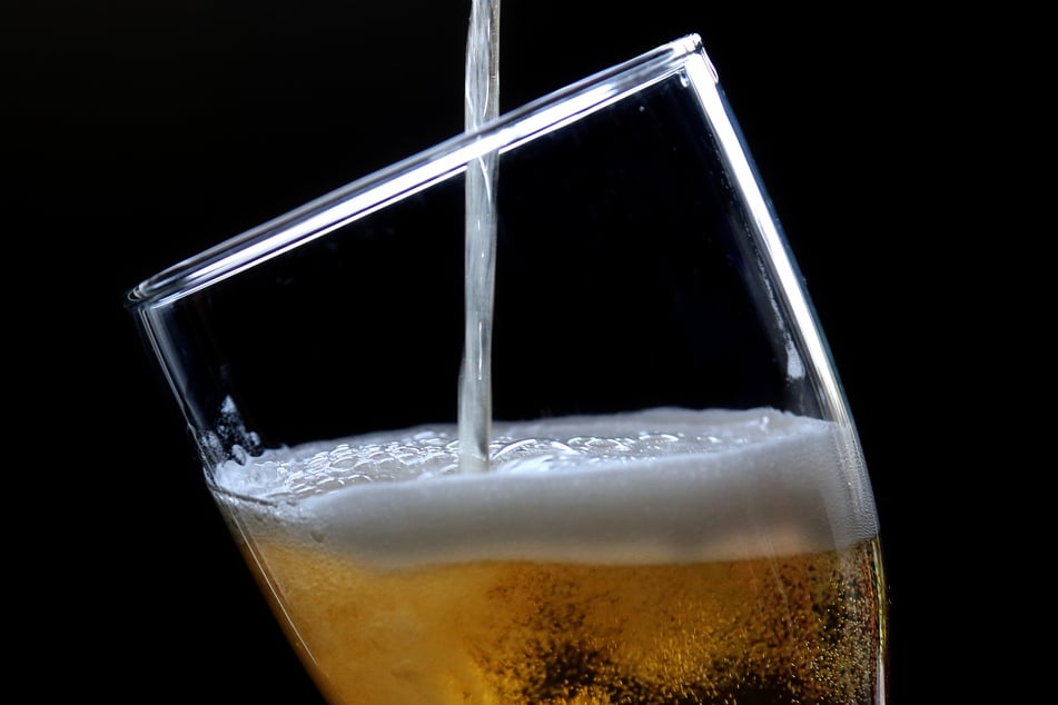 Gehört ein Bier im Restaurant des Clubhauses dazu? Die Mitglieder des Vereins finden schon.