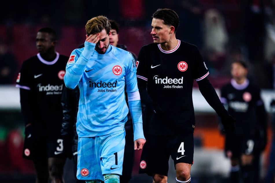 Enttäuschte Gesichter bei der Eintracht: Frankfurt fuhr gegen den FC Augsburg bereits die dritte 1:2-Niederlage in Folge ein.