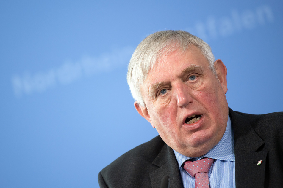 Karl-Josef Laumann (63, CDU), Gesundheitsminister von Nordrhein-Westfalen.