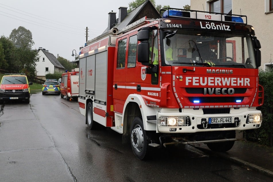 Die Feuerwehr rückte zu einem Wohnungsbrand in Lößnitz (Erzgebirge) aus.