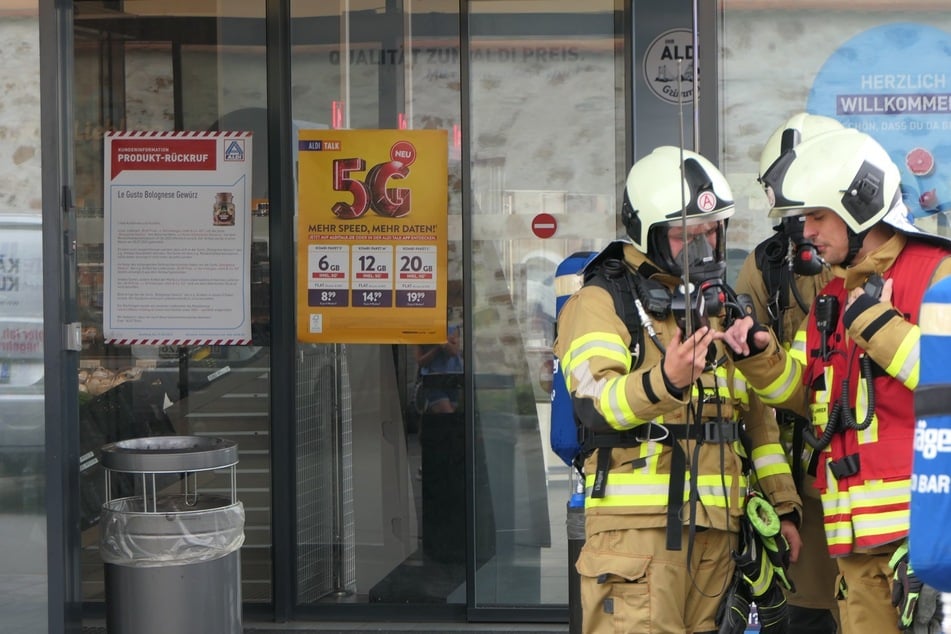 Verletzte bei Gasunfall im Supermarkt: Feuerwehr evakuiert ALDI-Filiale!