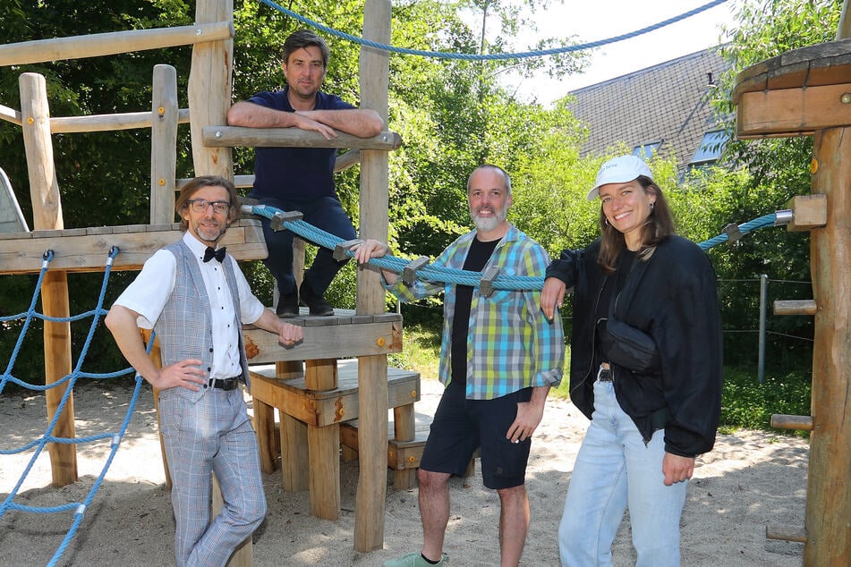 Freuen sich über den neuen Treffpunkt (v.l.): die Amtsleiter Christian Barth (v.l., 53) und Sascha Döll (46) sowie die Sozialarbeiter Andreas Gremm (44) und Laura Mietzsch (38).