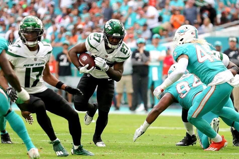 Get set for a sizzling NFL showdown on Black Friday featuring an AFC East showdown between the Miami Dolphins (7-3) and the New York Jets (4-6).