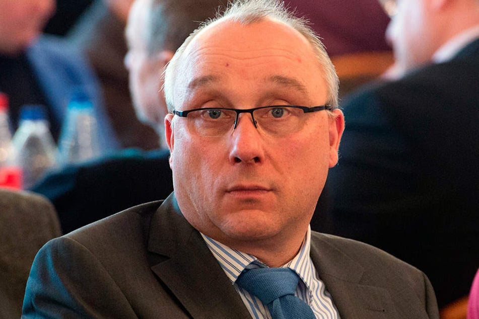 Richter und AfD-Mitglied Jens Maier (55) hatte J. Spenden zugesichert. Die wollte der 41-Jährige allerdings nicht.