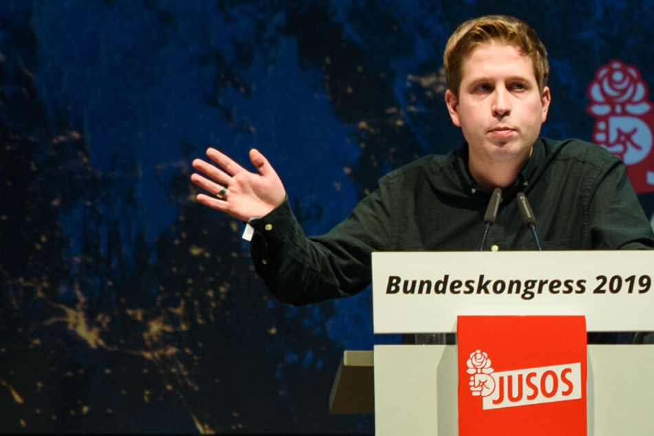 Kevin Kühnert spricht auf dem Bundeskongress der Jusos in Schwerin.
