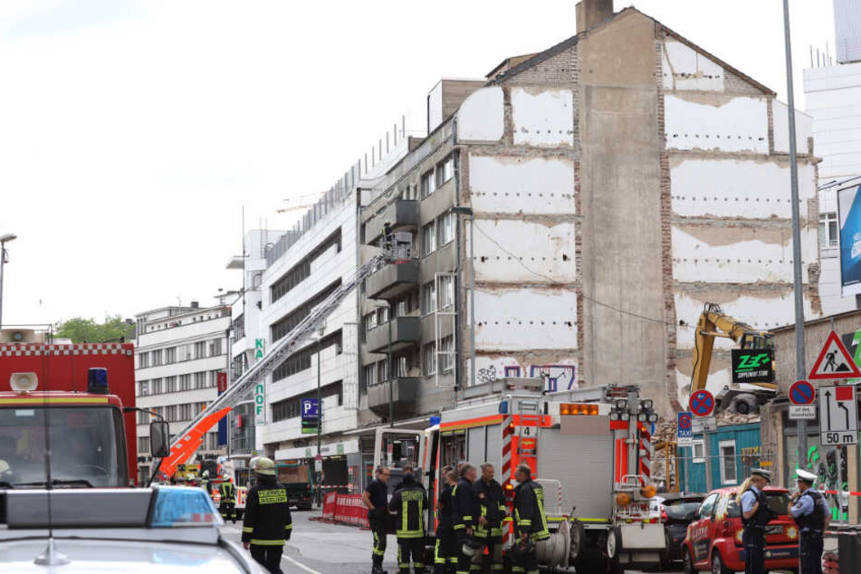 Risse in der Wand: Haus in Düsseldorfer City evakuiert | TAG24