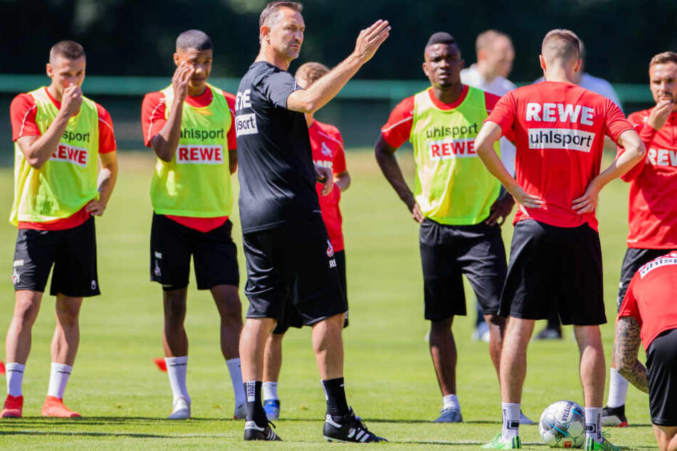Beierlorzer beim Training mit der Mannschaft des 1. FC Köln.