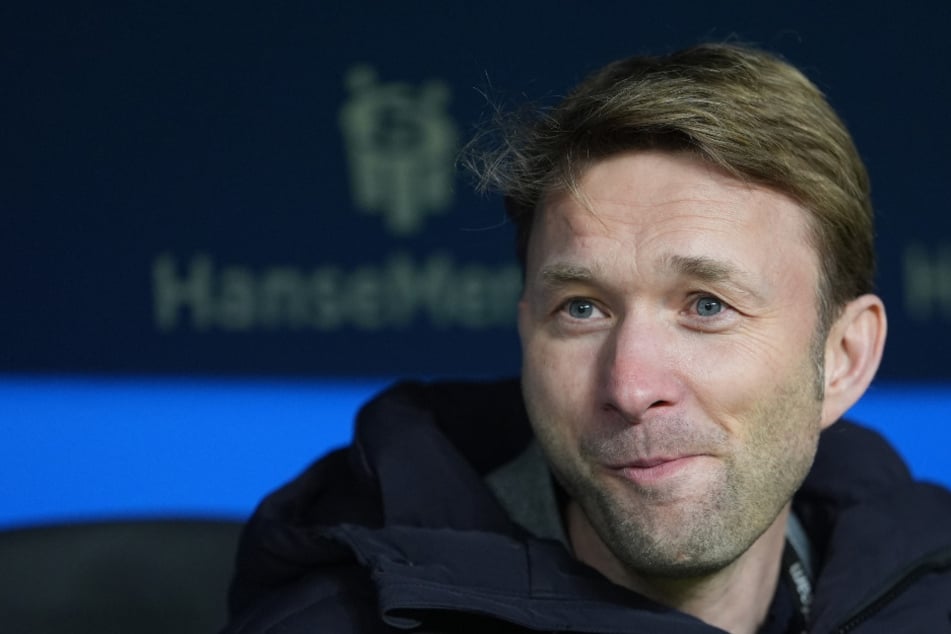 Simon Rolfes (47) nimmt die Kritik von Uli Hoeneß ganz gelassen.