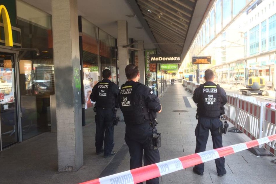 Die Zentralhaltestelle wurde großräumig abgesperrt.