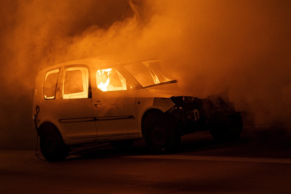 Auch ein Auto wurde in Brand gesteckt, um den Ernstfall zu proben.