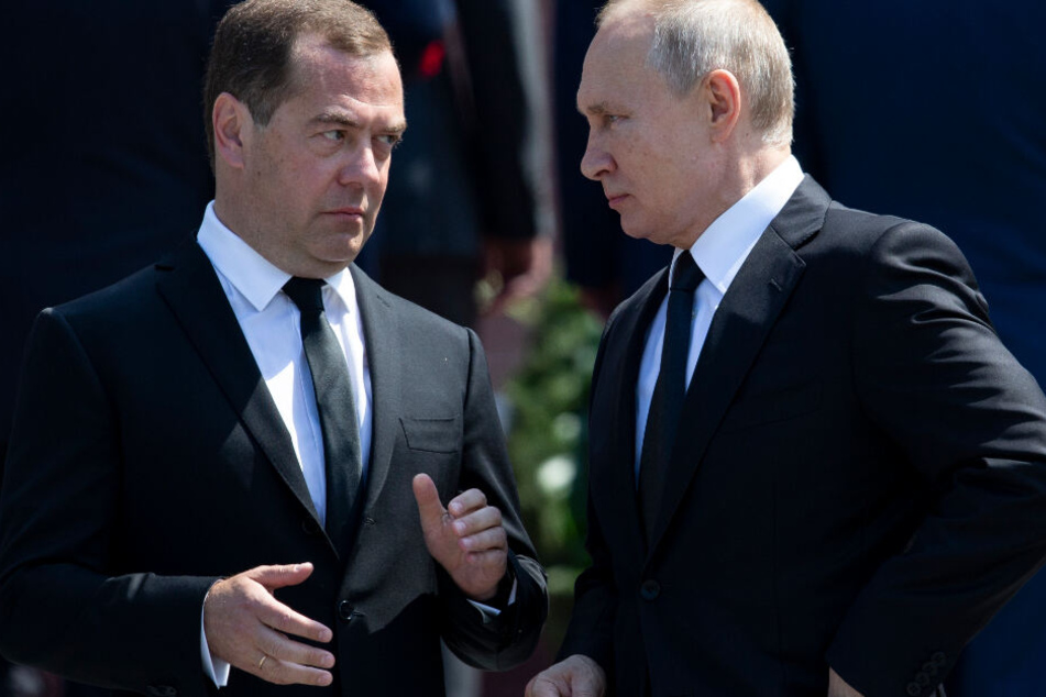 Kreml-Beben! Russland-Premier Medwedew reicht Rücktritt ein!