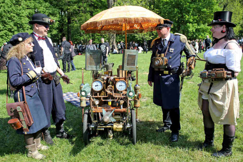 Steampunks geben sich jedes Jahr beim Wace-Gotik-Treffen in Leipzig ein Stelldichein.