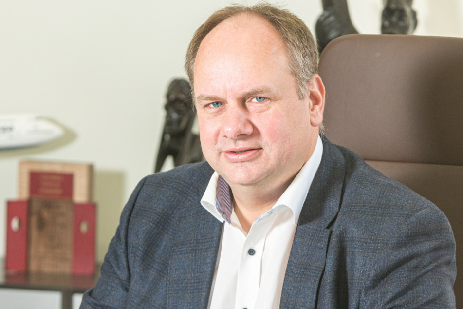 OB Dirk Hilbert (48, FDP).