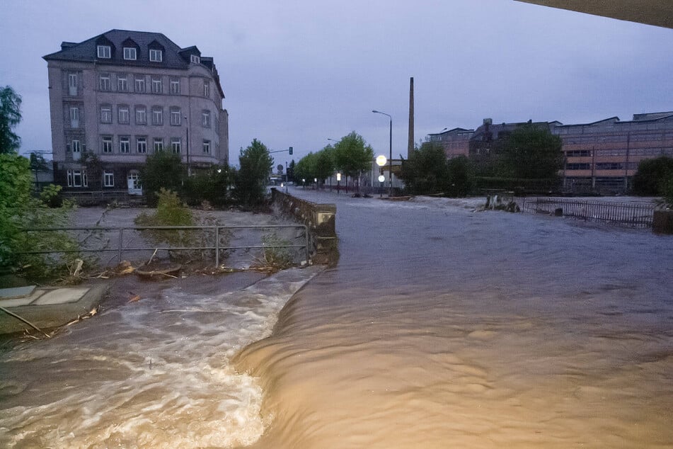 Sturzfluten wüteten vor 20 Jahren im Dresdner Stadtteil Cotta, überfluteten die Weißeritzbrücke.