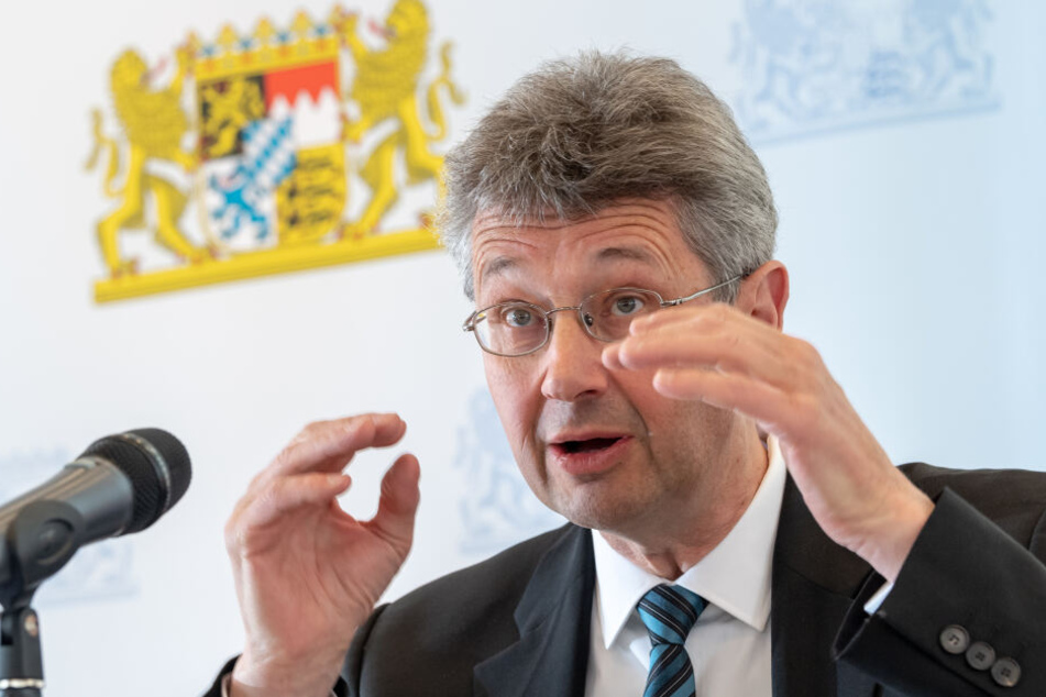 Michael Piazolo (Freie Wähler), Staatsminister für Unterricht und Kultus, nimmt an einer Pressekonferenz im Kultusministerium teil.