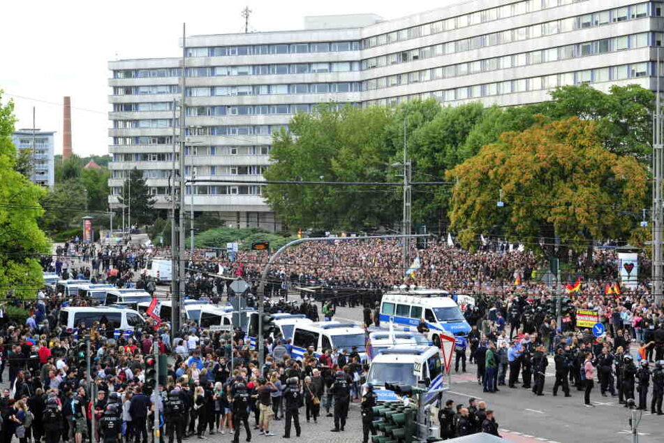 Demo in Chemnitz: Politische Lager nutzen Chemnitz für ihre Zwecke aus.