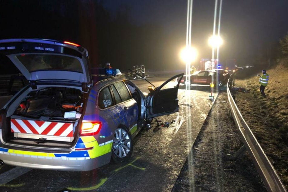 Der Streifenwagen hatte die Unfallstelle eigentlich nur absichern wollen.