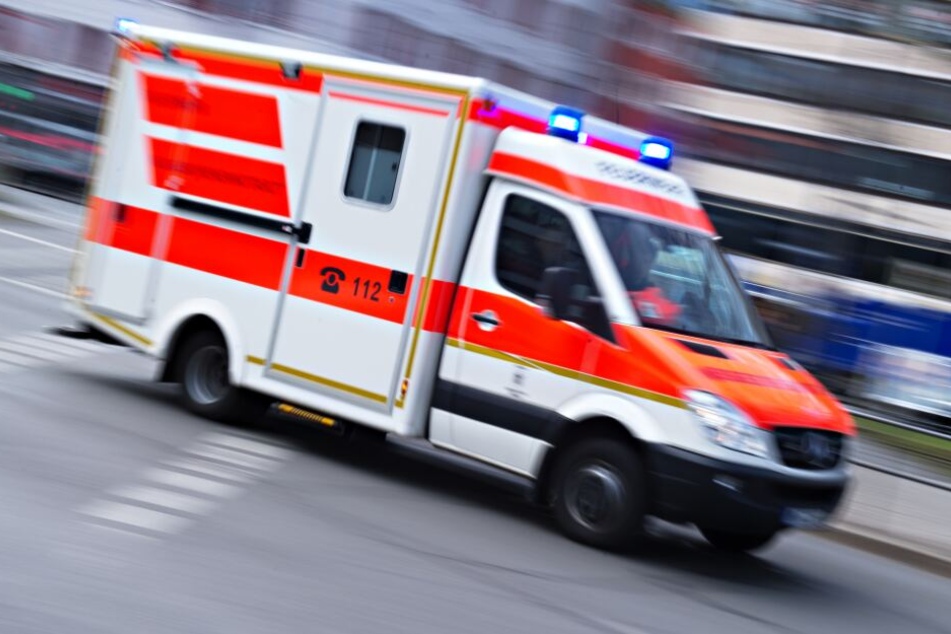 Für den Auto- und den Radfahrer kam jede Hilfe zu spät. (Symbolbild)
