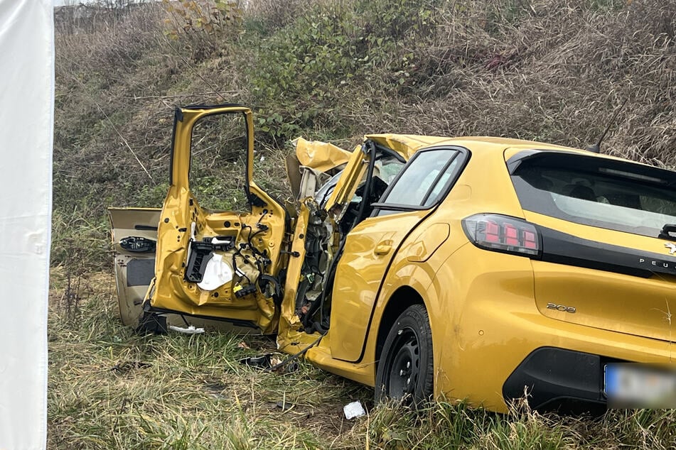 Die 24-jährige Autofahrerin überlebte die Kollision nicht.