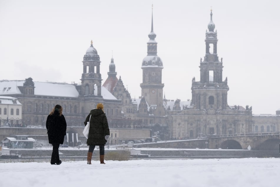 Innerhalb von wenigen Stunden vielen in Dresden mehrere Zentimeter Schnee. (Archivbild)