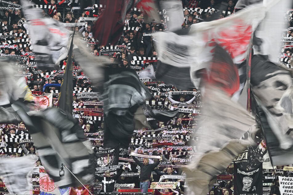 Viele Fans der Frankfurter Eintracht hätten für das CL-Spiel gegen Galatasaray Istanbul gerne noch eine Karte. Auf legalem Weg wird das schwierig.