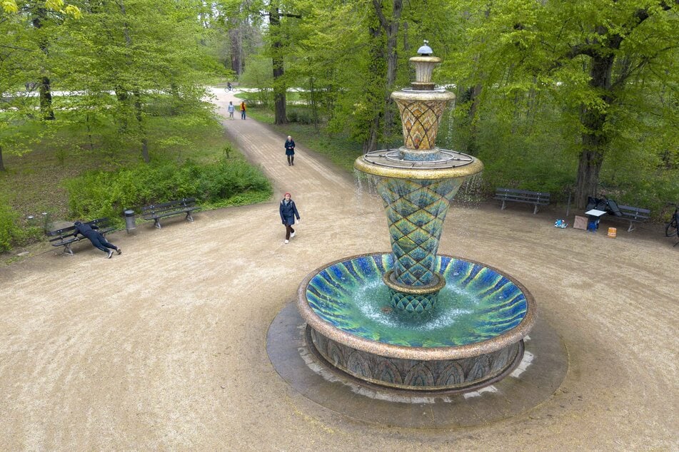 Der Mosaikbrunnen nahe der Hauptallee im Großen Garten feiert 100. Geburtstag.