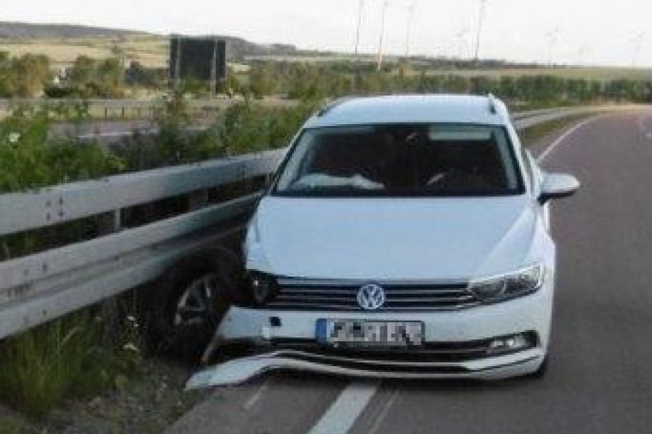 Der VW war plötzlich von der Fahrspur abgekommen und kollidierte auf dem Standstreifen mit dem Mercedes.