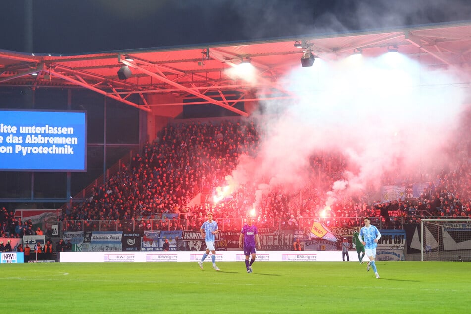 Pyro-Ärger und Toiletten beschädigt: Polizei zieht nach Sachsenpokal-Halbfinale Bilanz