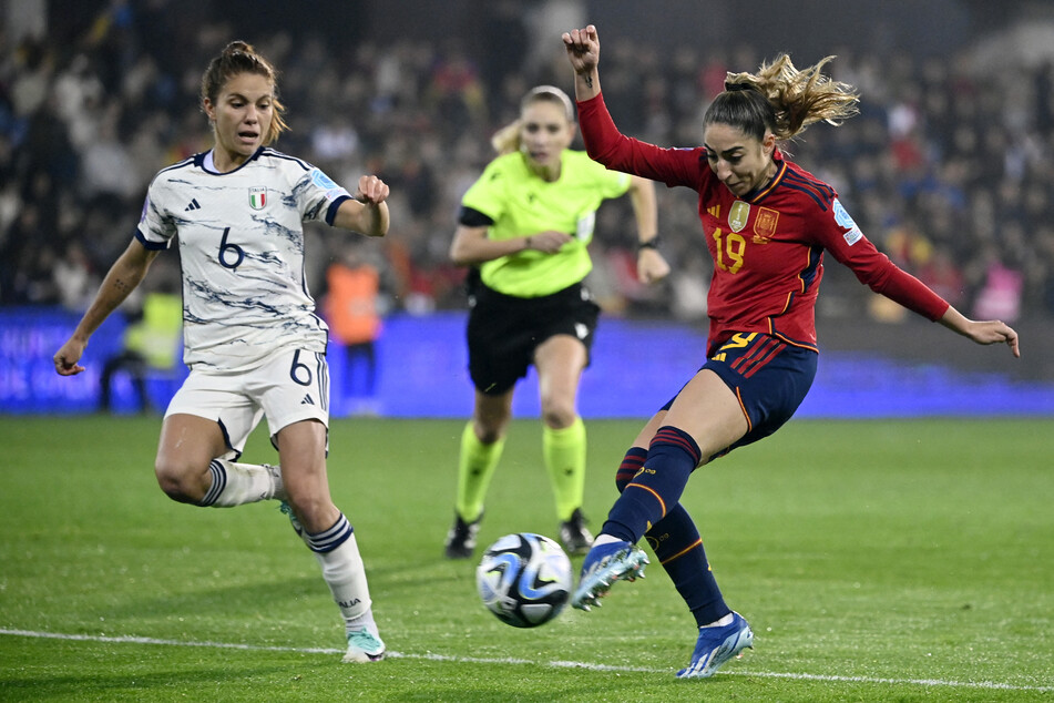 Die Spanierinnen kassierte am Freitag ihre erste Niederlage nach ihrem WM-Sieg im Sommer.