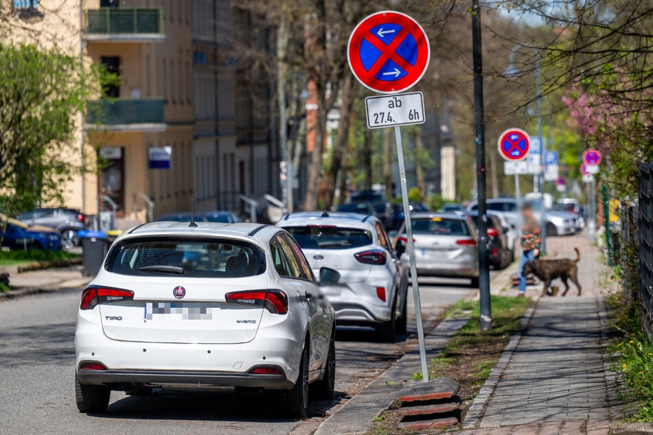 Auf der kompletten Schiersandstraße fallen ab Montag zahlreiche Parkplätze weg.