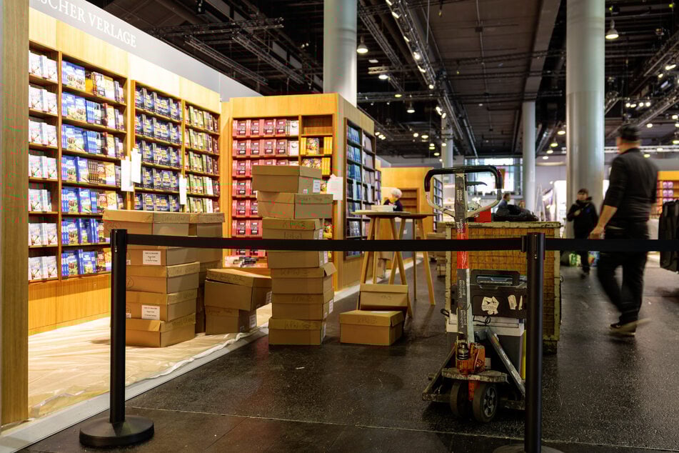 Die 77. Frankfurter Buchmesse ist eröffnet. Ab Freitag kann auch das Lesepublikum die Hallen der Frankfurter Messe besuchen.