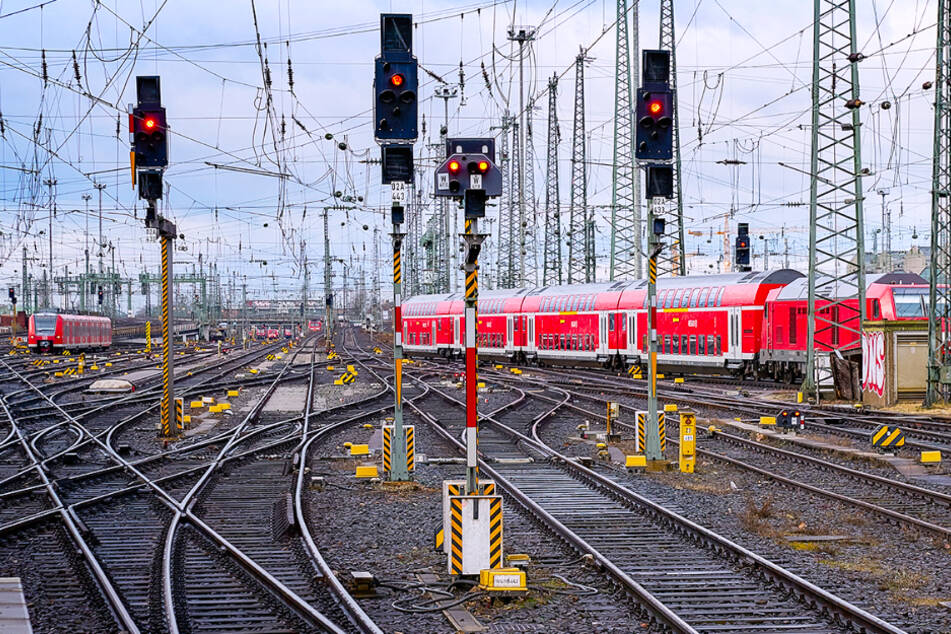 Bei der Deutschen Bahn in Crossen (bei Gera) findet am 10. Juni der Infotag für Quereinsteiger (w/m/d) statt.