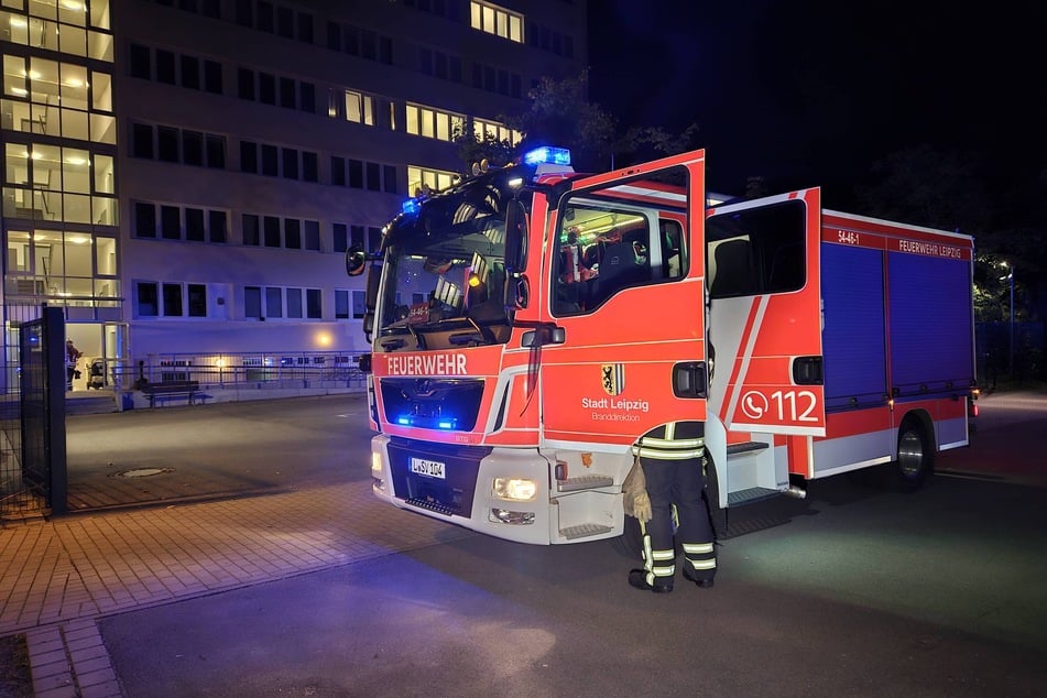 Unbekannte hatten in einem Fahrstuhl Unrat angezündet. Verletzt wurde niemand. Die Polizei ermittelt.
