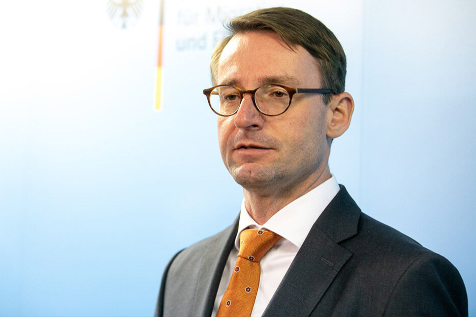 Innenminister Roland Wöller (48, CDU) ärgert sich über die Hindernisse bei Abschiebungen.